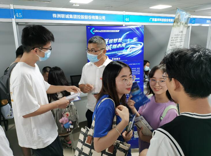 c63eadb7258443adb2702d238f9a7820.jpg